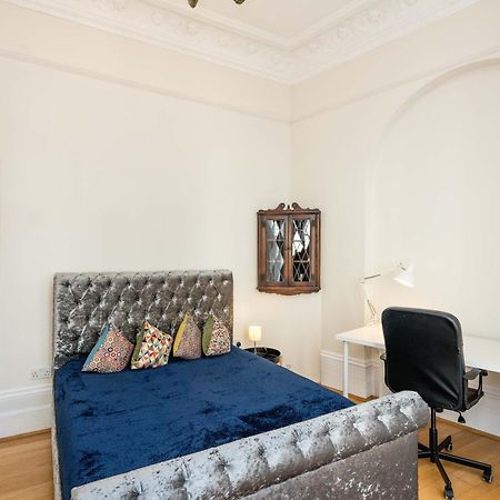 Four Beds By The Station Apartment Londra Exterior foto