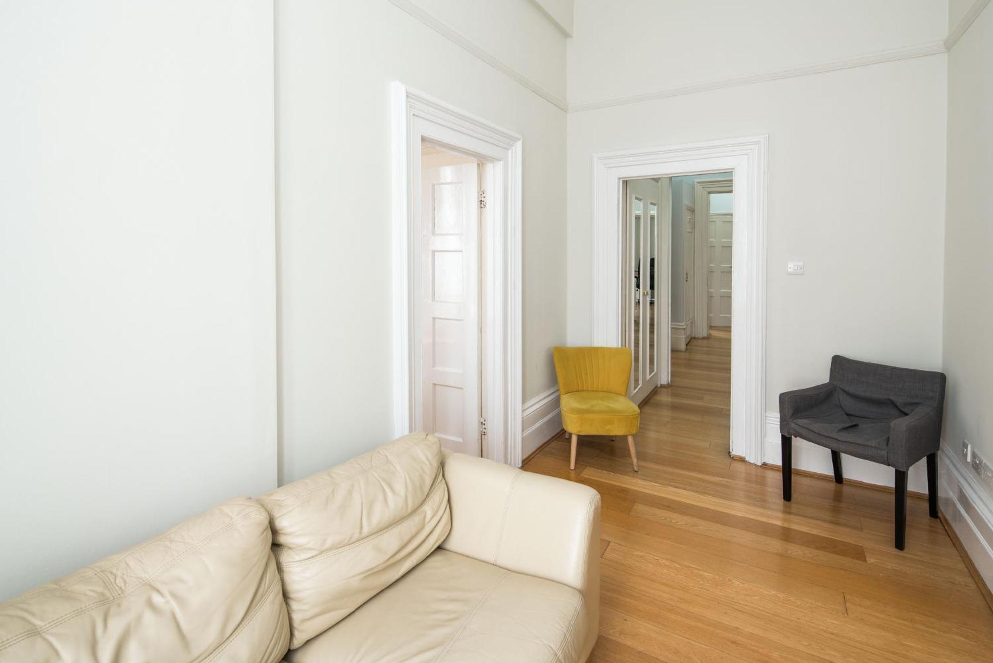 Four Beds By The Station Apartment Londra Exterior foto