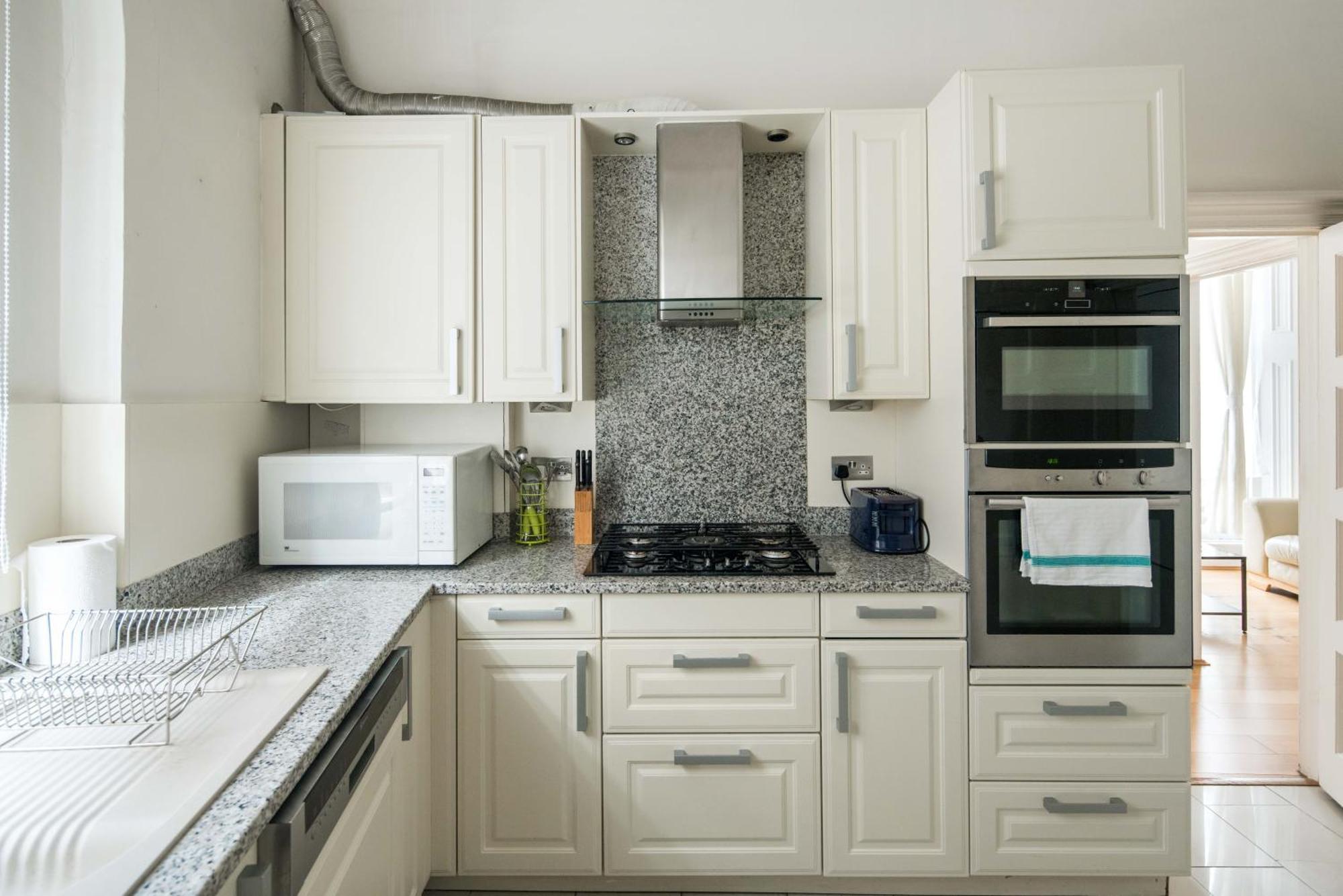 Four Beds By The Station Apartment Londra Exterior foto