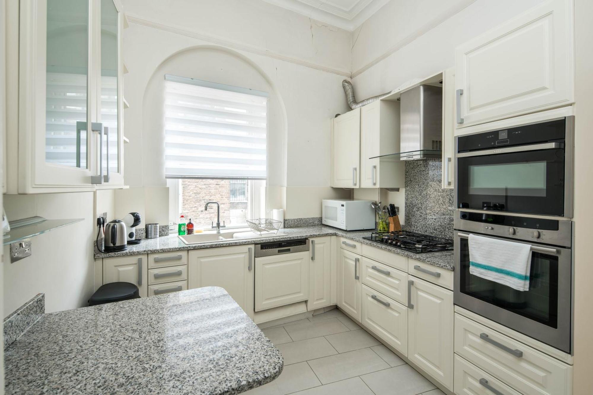 Four Beds By The Station Apartment Londra Exterior foto