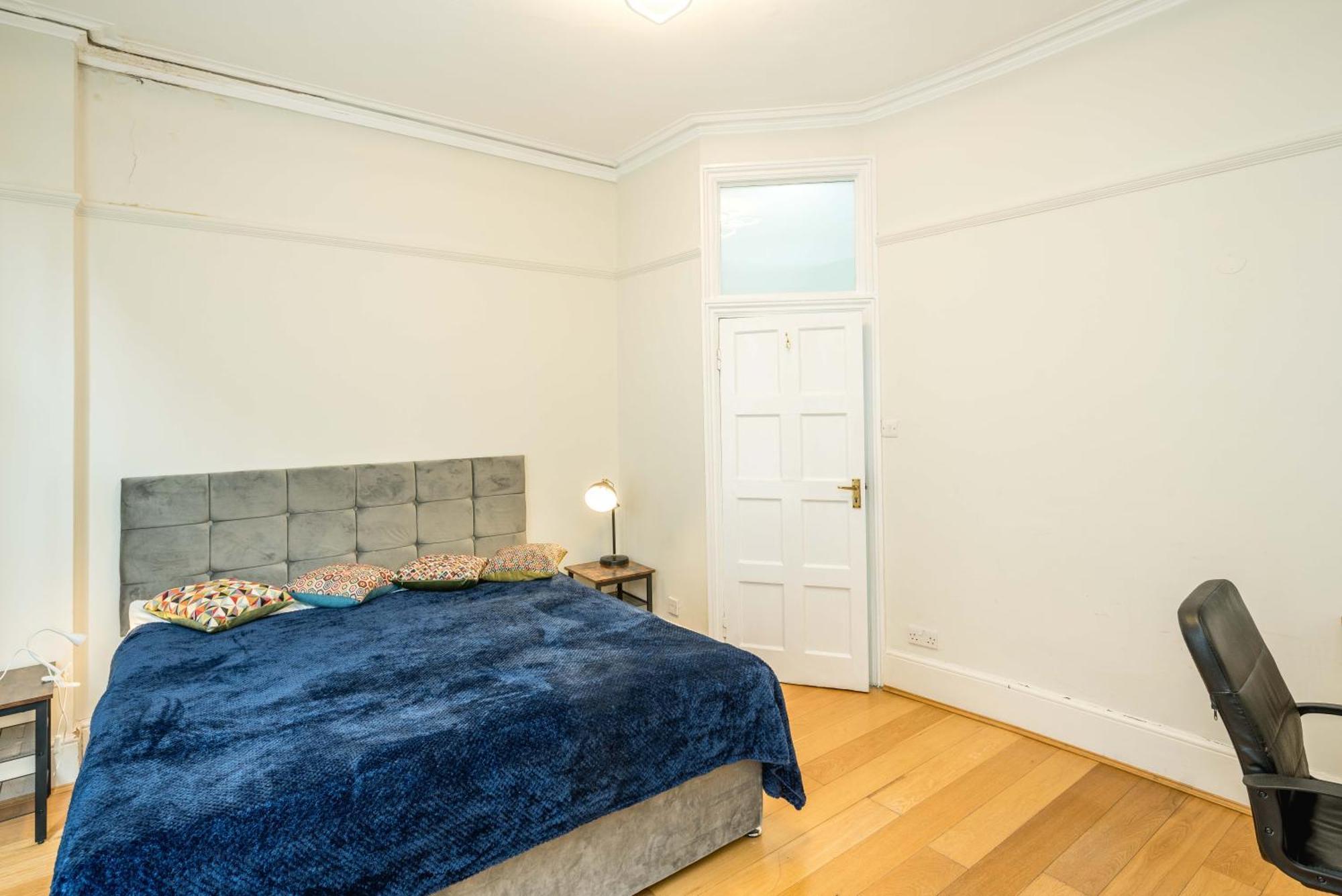 Four Beds By The Station Apartment Londra Exterior foto