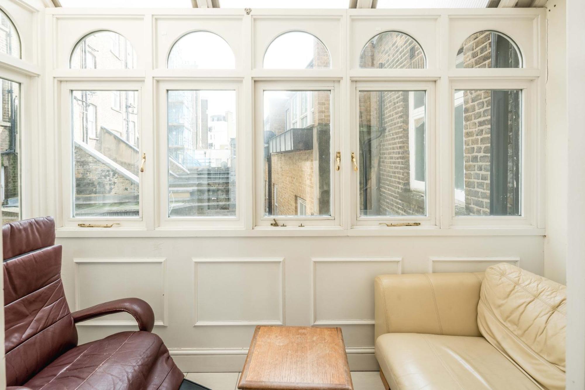 Four Beds By The Station Apartment Londra Exterior foto
