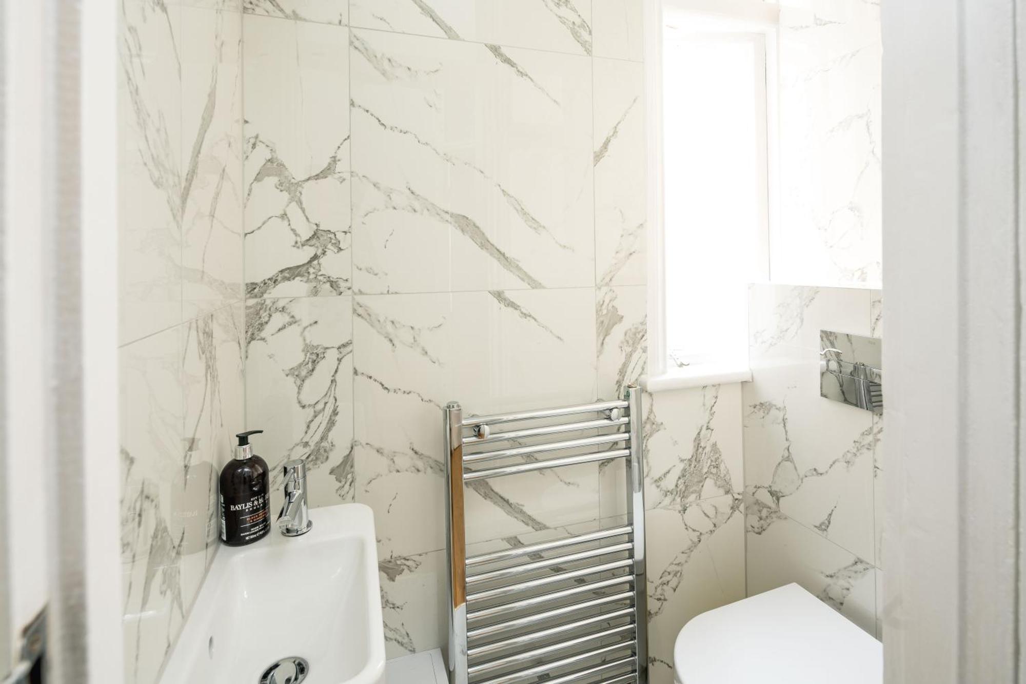 Four Beds By The Station Apartment Londra Exterior foto