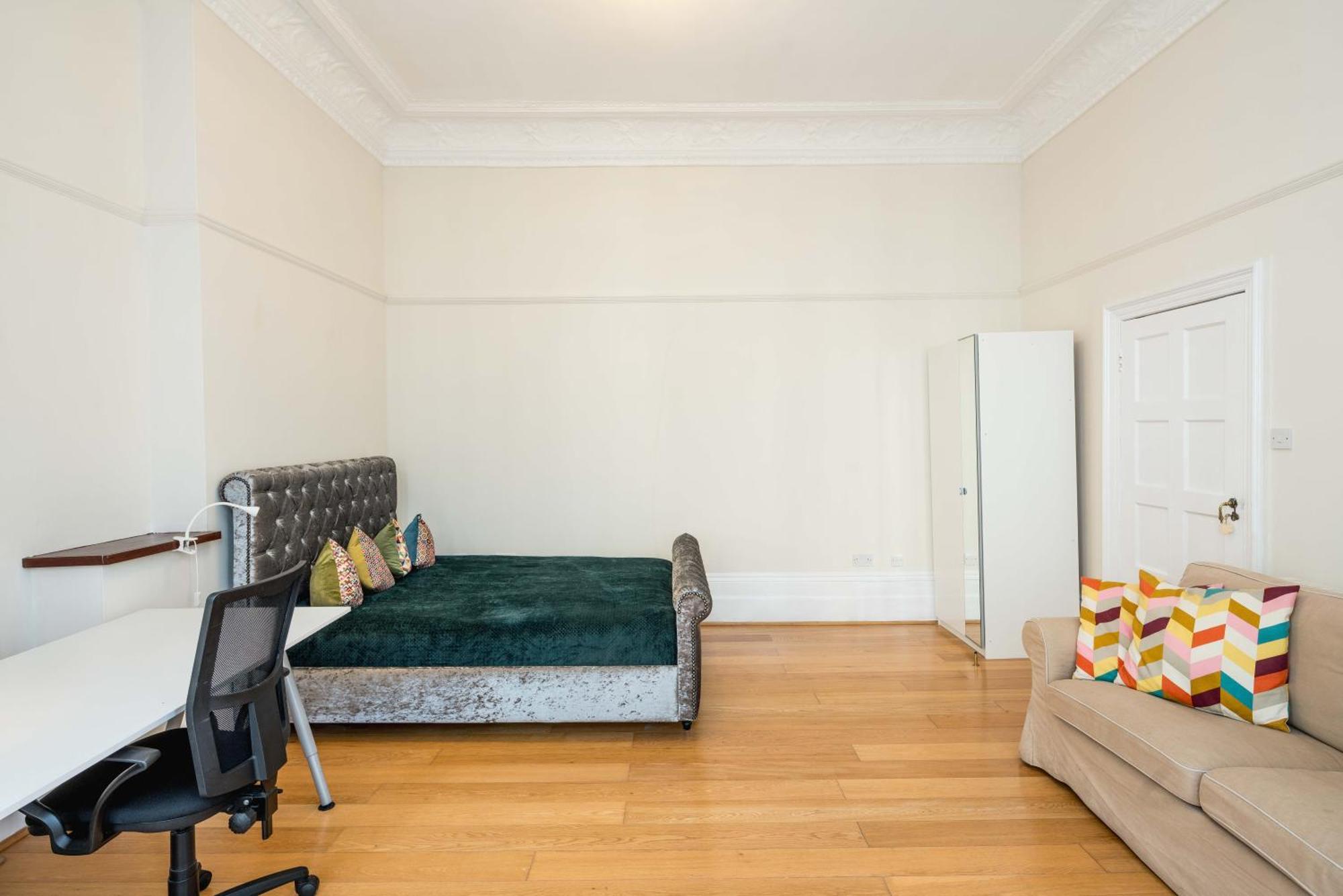 Four Beds By The Station Apartment Londra Exterior foto