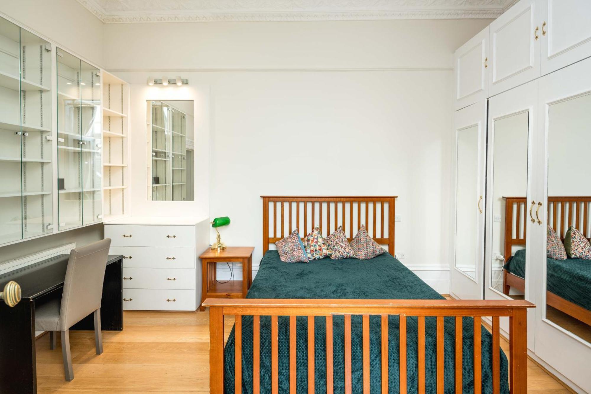 Four Beds By The Station Apartment Londra Exterior foto