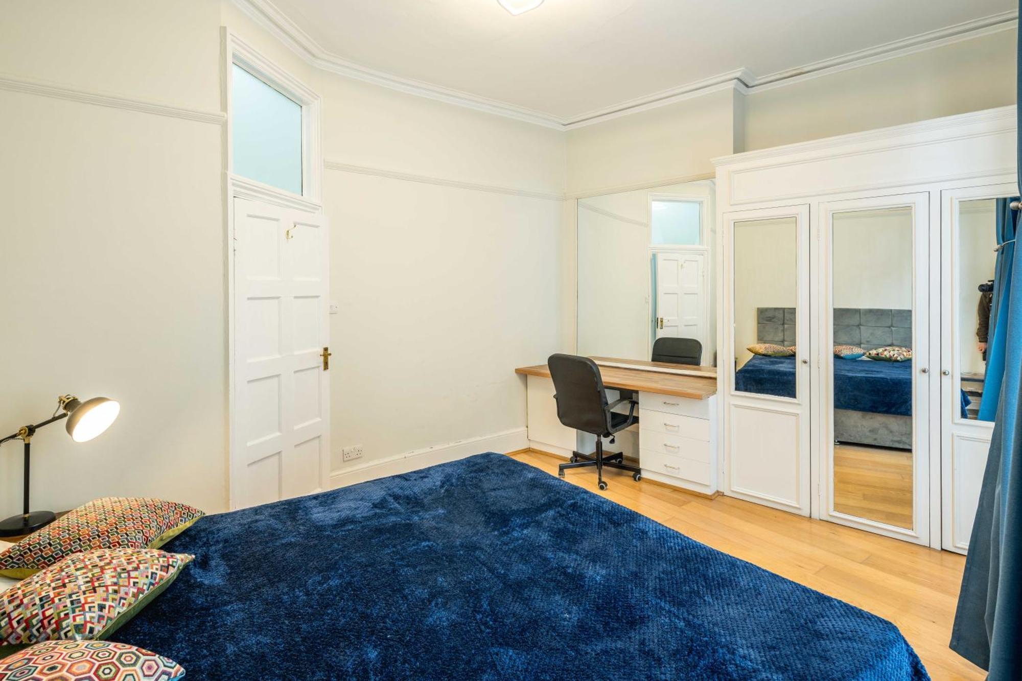 Four Beds By The Station Apartment Londra Exterior foto